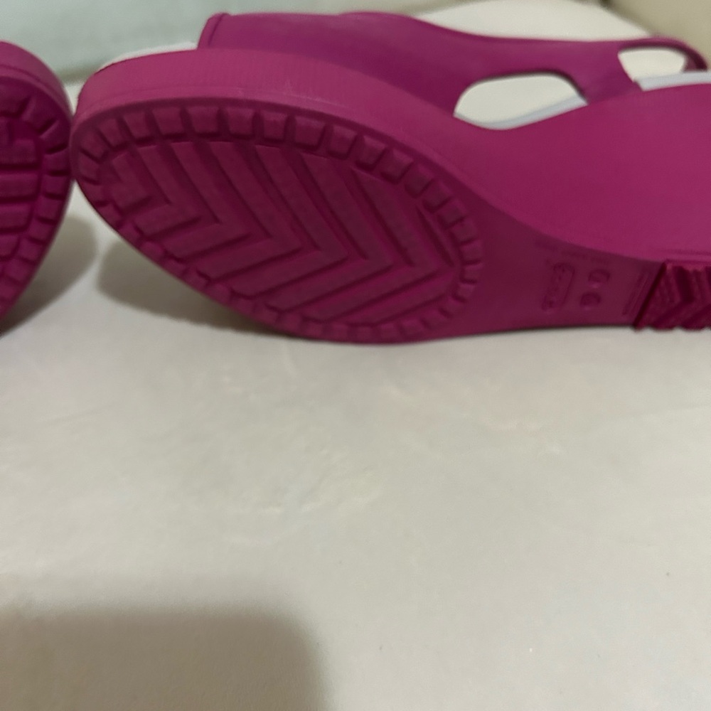 Crocs Barbie Havana Women’s Size 7 Pink Wedge Sandal Open Toe Slingback Platform - Picture 3 of 13